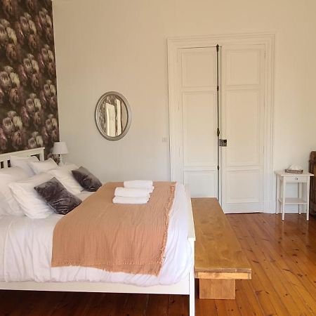 Le Manoir Du Moulin De Madame Bed & Breakfast วีเนิฟ-โซร์-ล็อต ภายนอก รูปภาพ