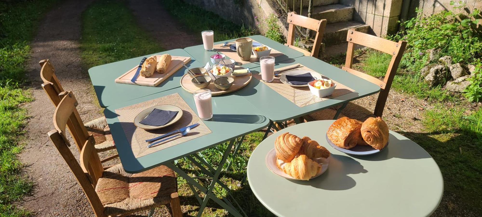Le Manoir Du Moulin De Madame Bed & Breakfast วีเนิฟ-โซร์-ล็อต ภายนอก รูปภาพ