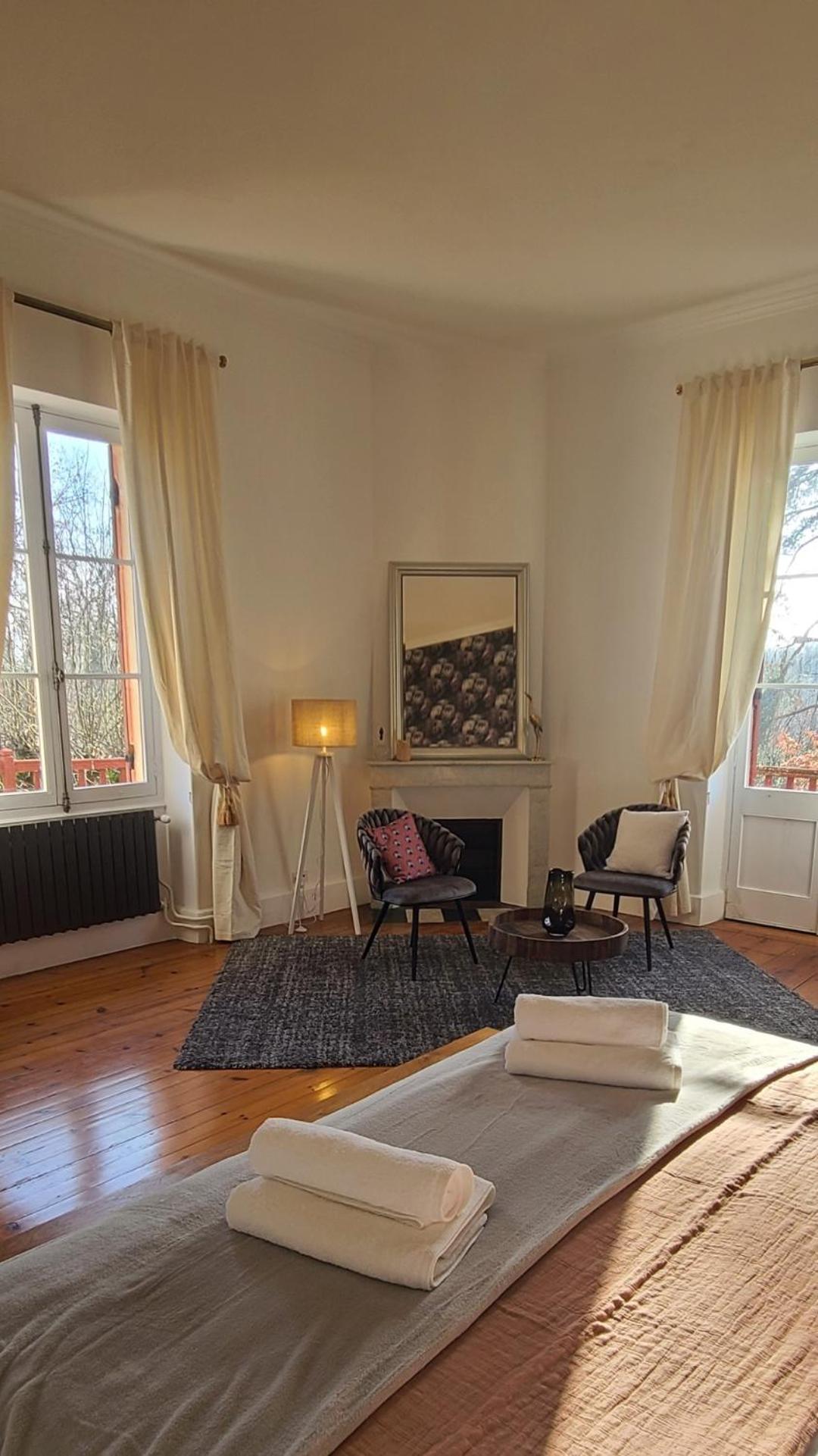 Le Manoir Du Moulin De Madame Bed & Breakfast วีเนิฟ-โซร์-ล็อต ห้อง รูปภาพ