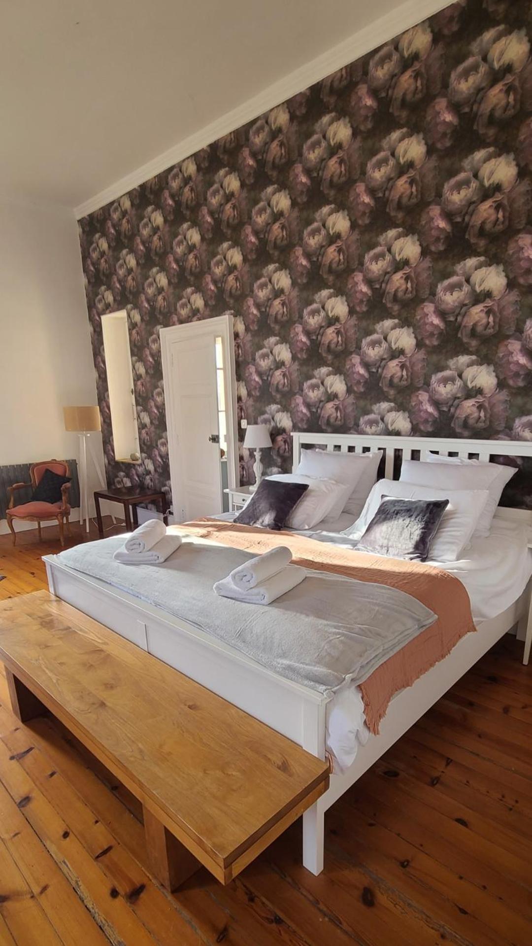 Le Manoir Du Moulin De Madame Bed & Breakfast วีเนิฟ-โซร์-ล็อต ห้อง รูปภาพ