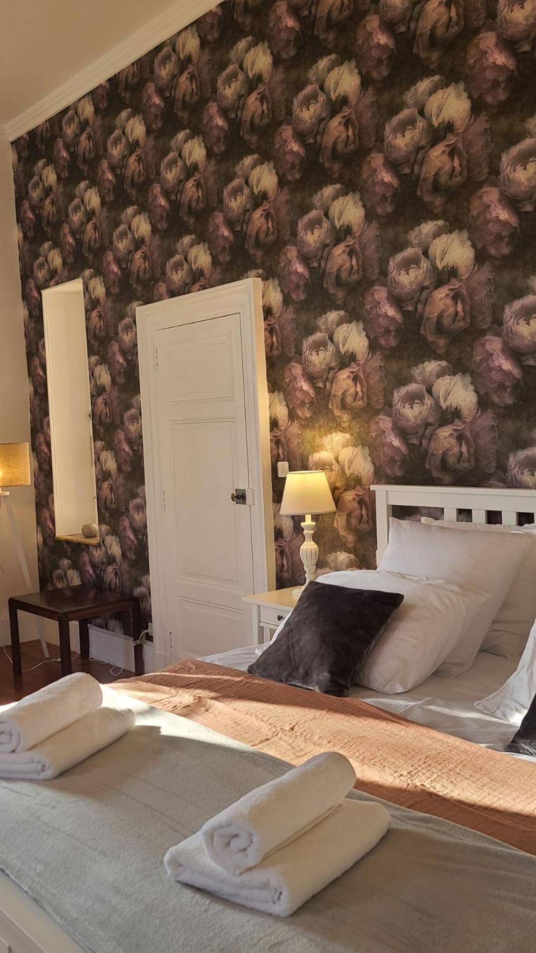 Le Manoir Du Moulin De Madame Bed & Breakfast วีเนิฟ-โซร์-ล็อต ห้อง รูปภาพ