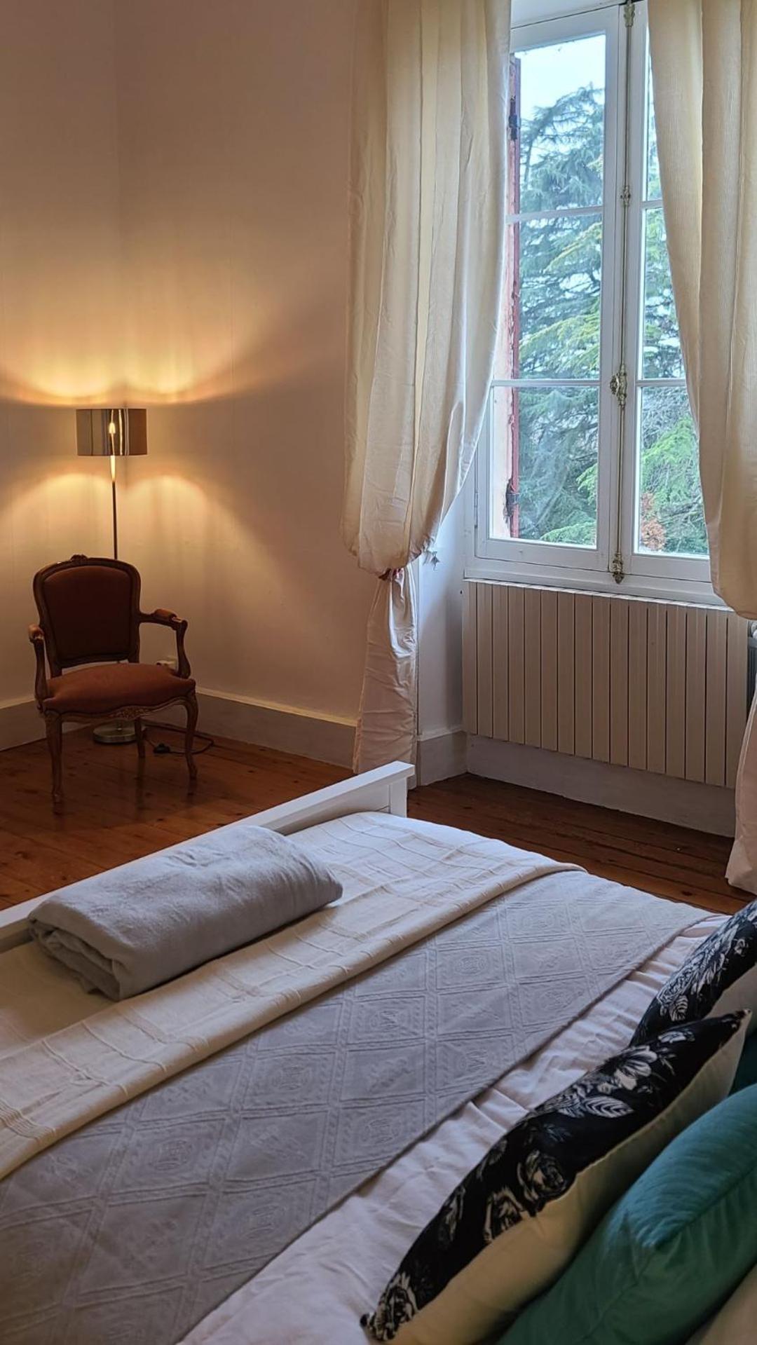 Le Manoir Du Moulin De Madame Bed & Breakfast วีเนิฟ-โซร์-ล็อต ห้อง รูปภาพ