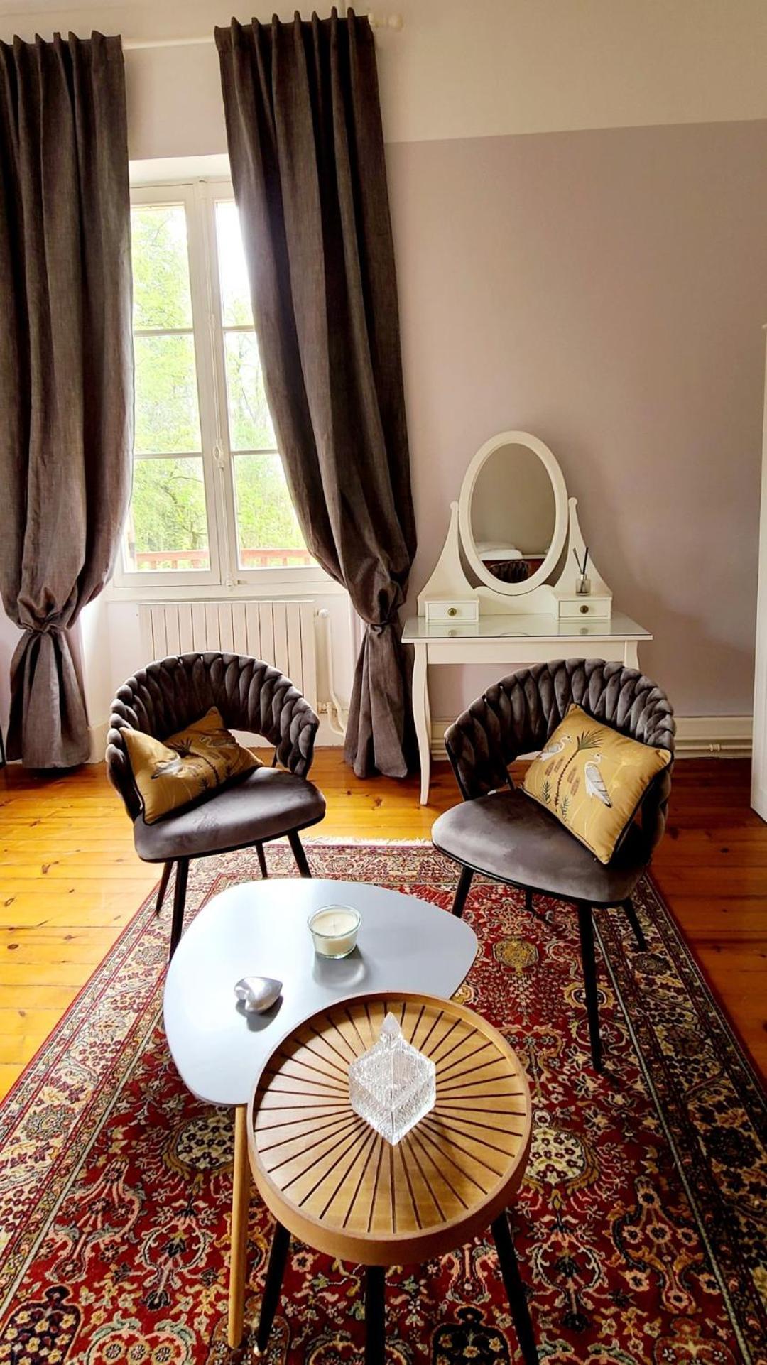 Le Manoir Du Moulin De Madame Bed & Breakfast วีเนิฟ-โซร์-ล็อต ห้อง รูปภาพ